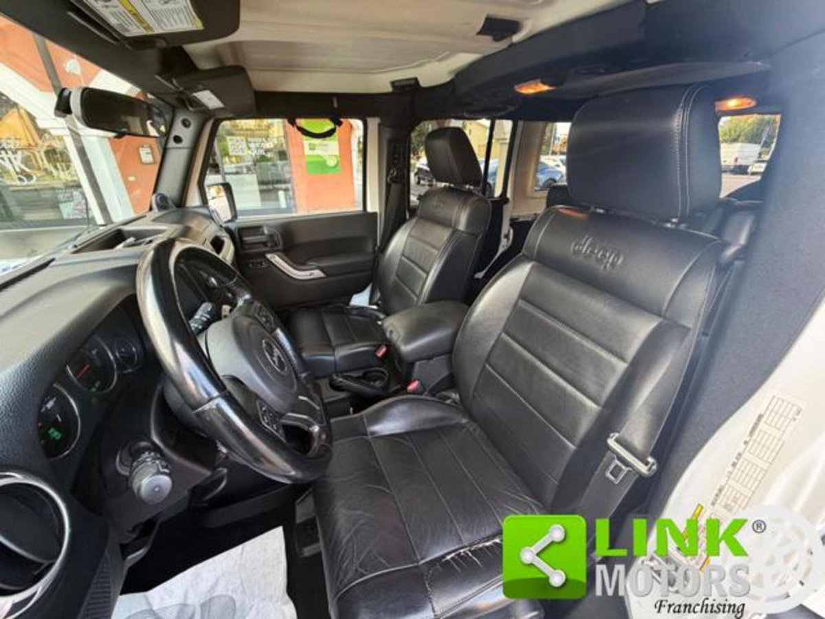 Jeep Wrangler Unlimited 2.8 CRD DPF Sahara Auto (10)
