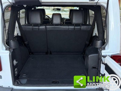 Jeep Wrangler Unlimited 2.8 CRD DPF Sahara Auto (19)