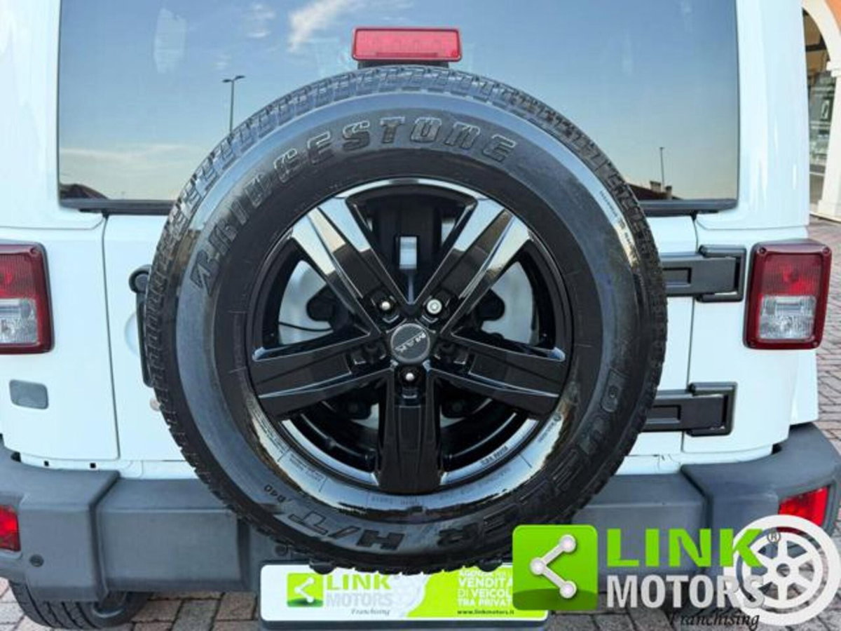 Jeep Wrangler Unlimited 2.8 CRD DPF Sahara Auto (20)
