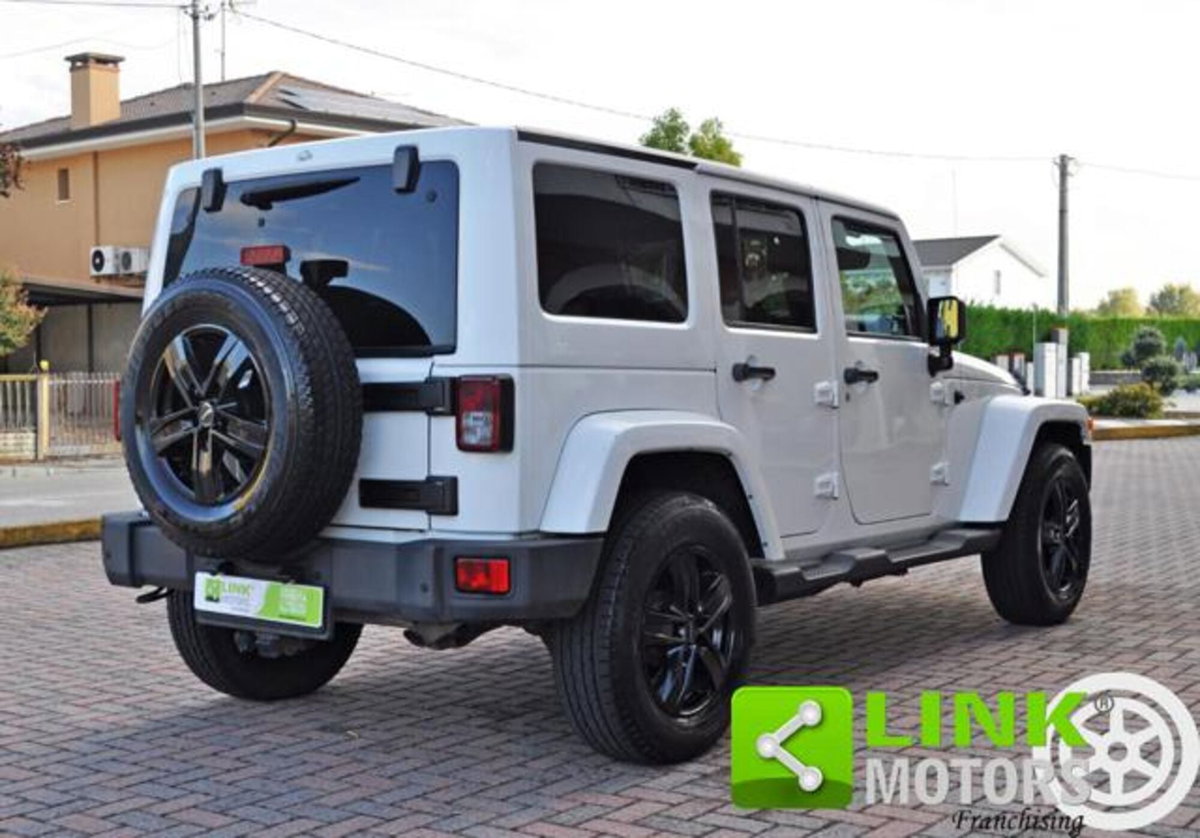 Jeep Wrangler Unlimited 2.8 CRD DPF Sahara Auto (5)