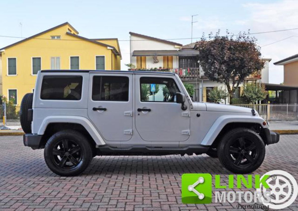 Jeep Wrangler Unlimited 2.8 CRD DPF Sahara Auto (6)