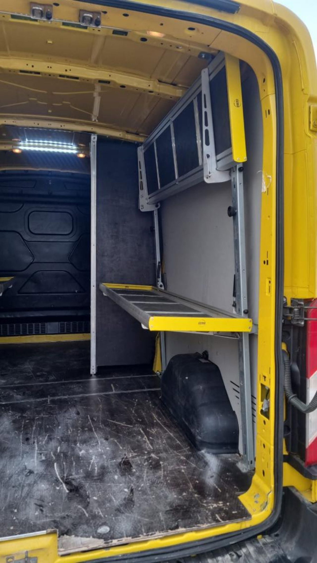 Ford Transit Furgone 350 2.0TDCi EcoBlue MHEV 130CV PL-TM Furgone Titan. (19)