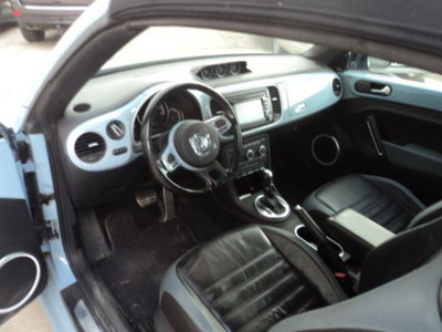 Volkswagen Maggiolino Cabrio 2.0 TDI DSG Sport (6)