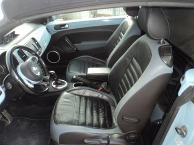 Volkswagen Maggiolino Cabrio 2.0 TDI DSG Sport (7)