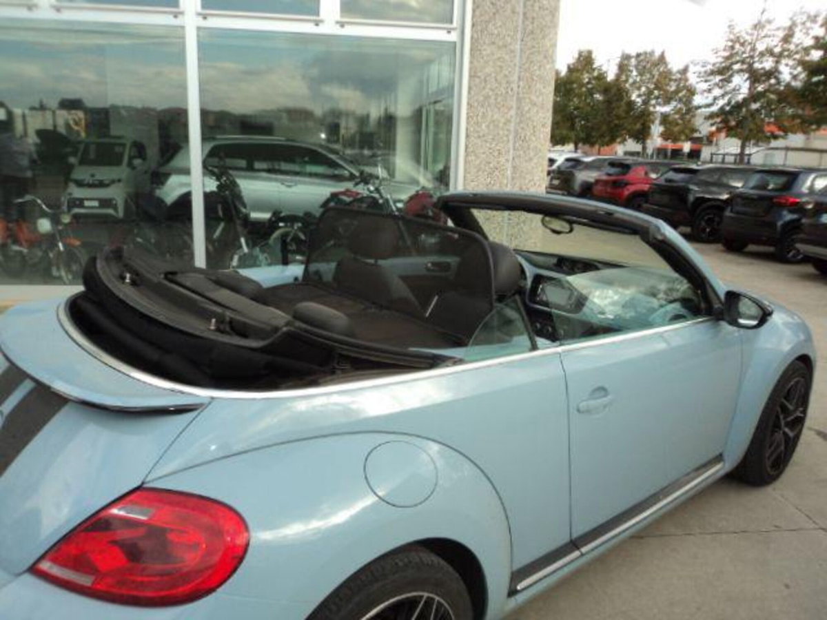 Volkswagen Maggiolino Cabrio 2.0 TDI DSG Sport (9)