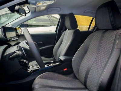Peugeot 208 50 kWh Allure (8)