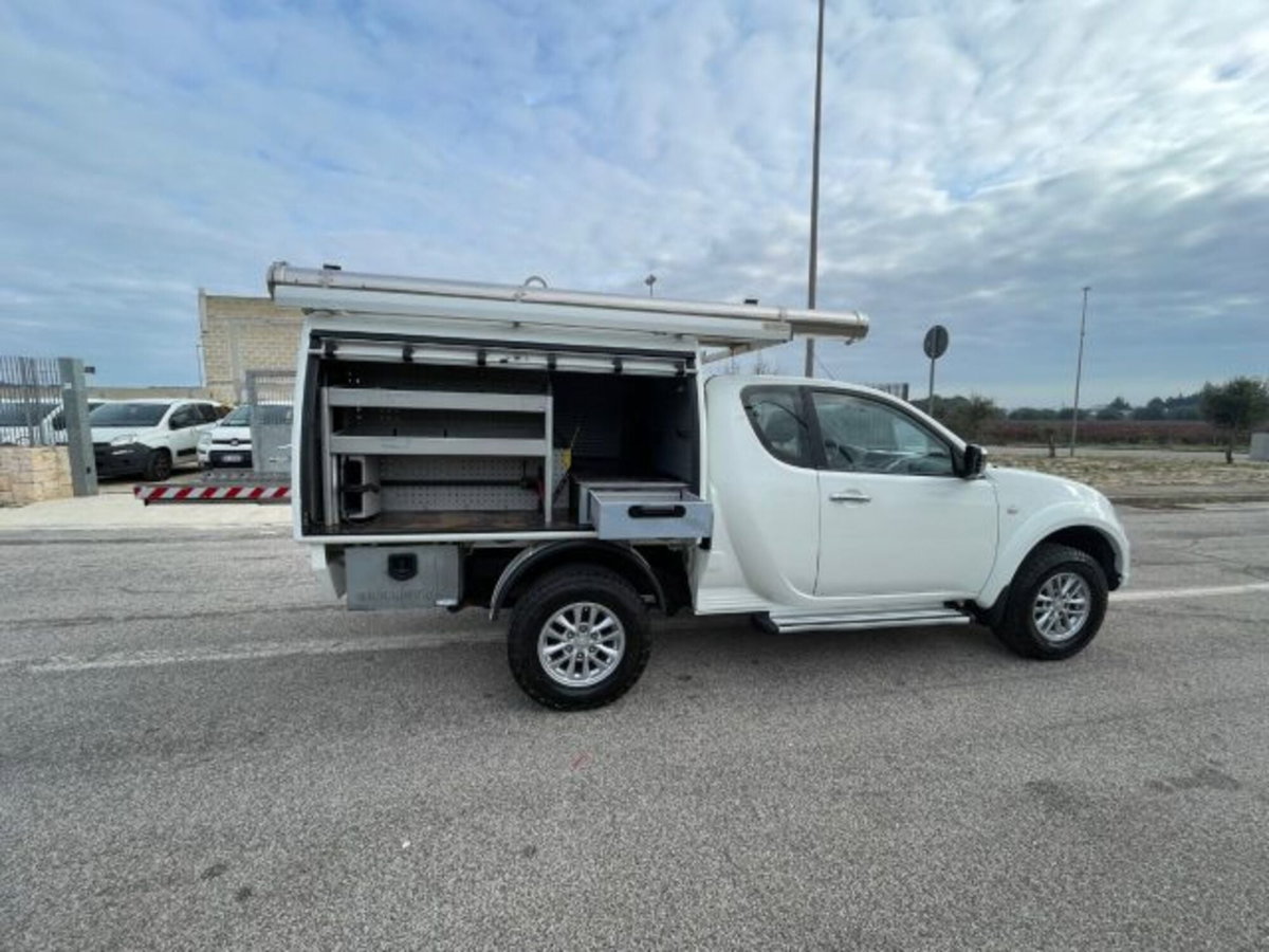 Mitsubishi L200 2.5 DI-D/136CV Club Cab Invite DPF (10)