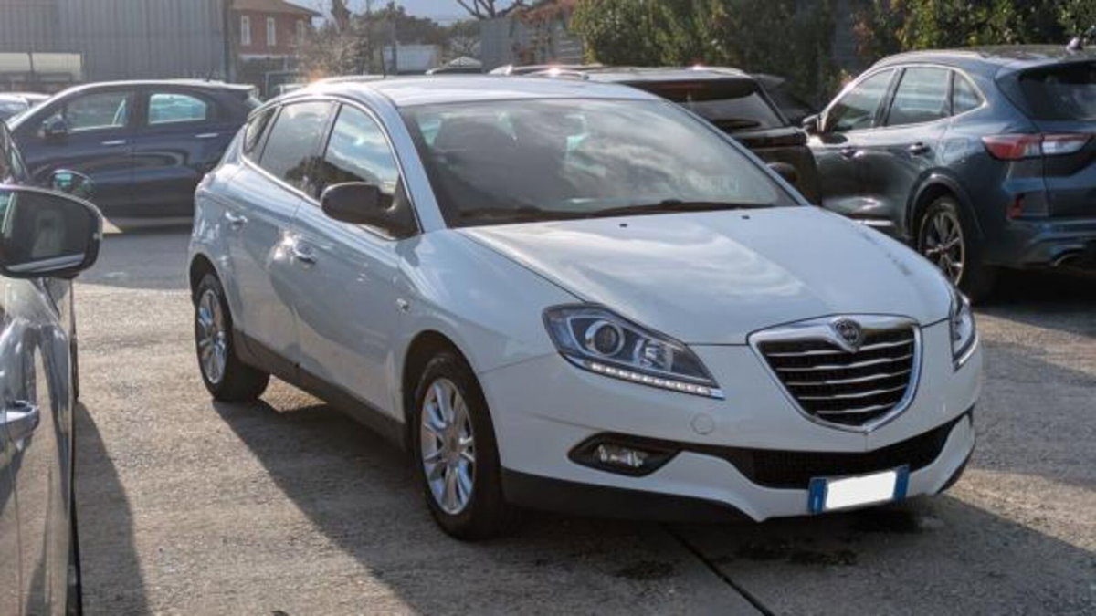 Lancia Delta 1.6 MJT DPF 105 CV Gold (2)
