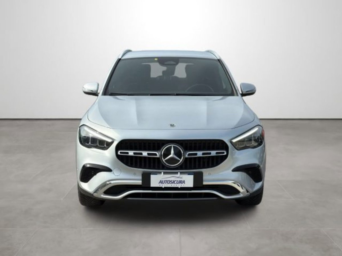 Mercedes-Benz GLA SUV 220 d Progressive Advanced Plus 4matic auto (2)