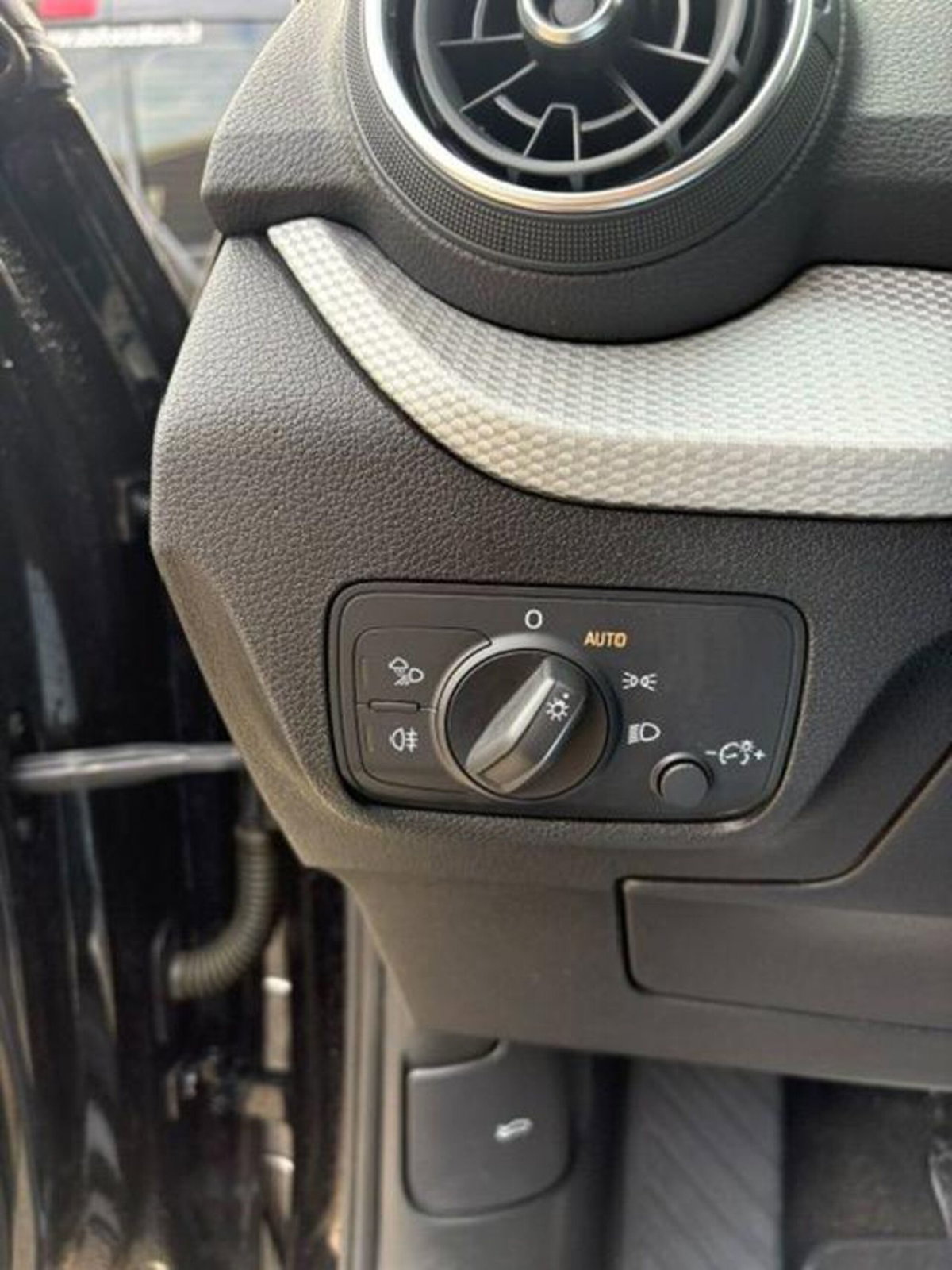 Audi Q2 Q2 30 TFSI Business (16)