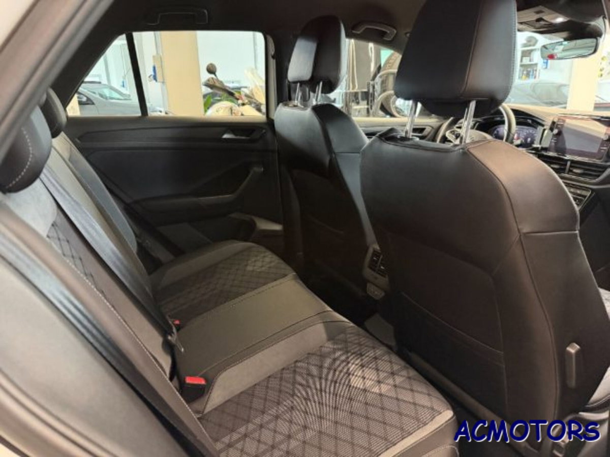 Volkswagen T-Roc 1.5 tsi R-Line dsg (11)