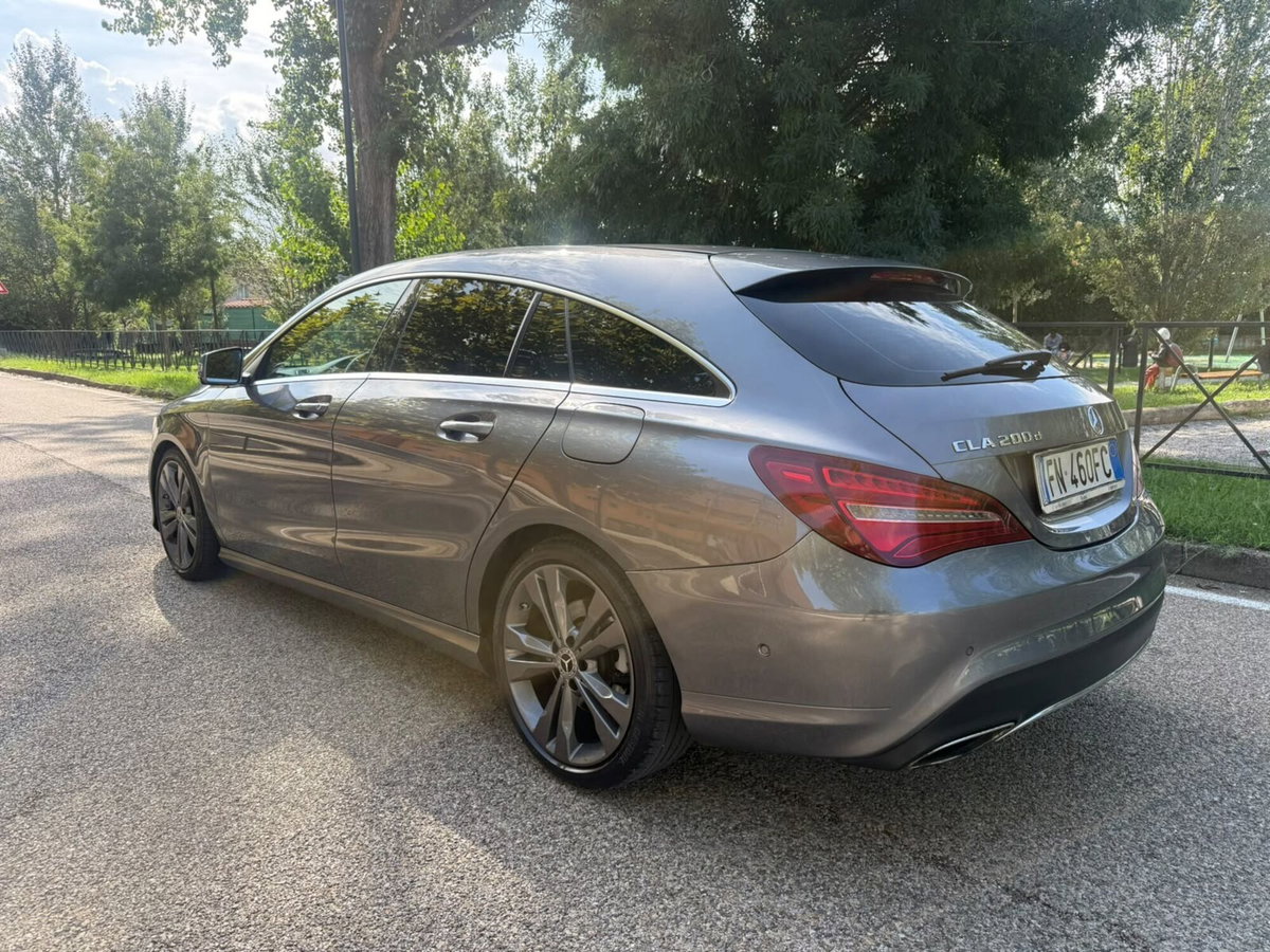 Mercedes-Benz CLA Shooting Brake 200 d Automatic Premium (4)