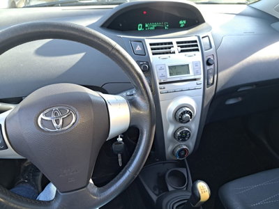 Toyota Yaris 1.3 5 porte Sol (13)