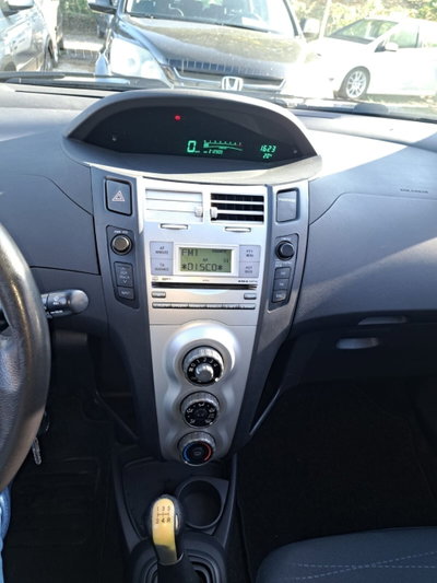 Toyota Yaris 1.3 5 porte Sol (14)