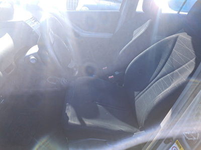 Toyota Yaris 1.3 5 porte Sol (16)