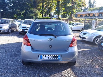 Toyota Yaris 1.3 5 porte Sol (2)