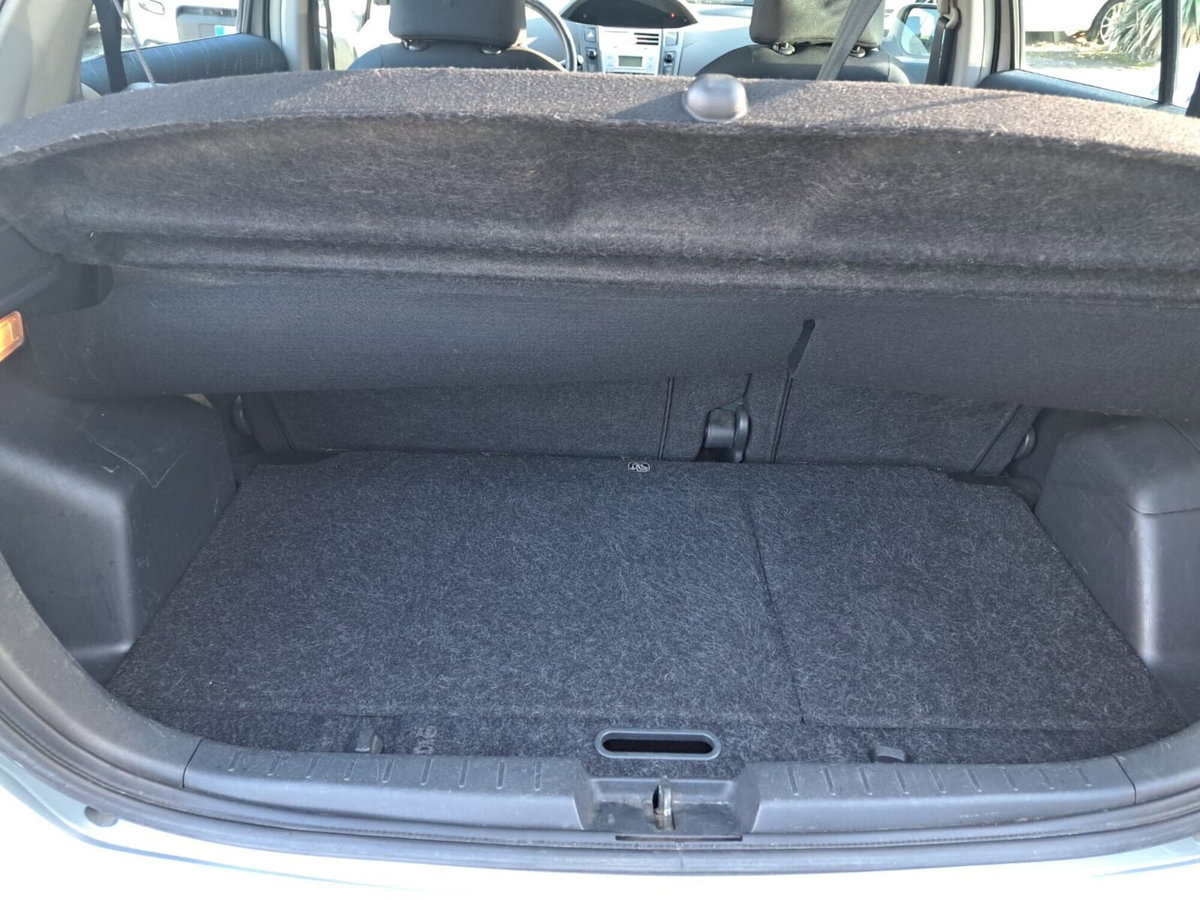 Toyota Yaris 1.3 5 porte Sol (20)