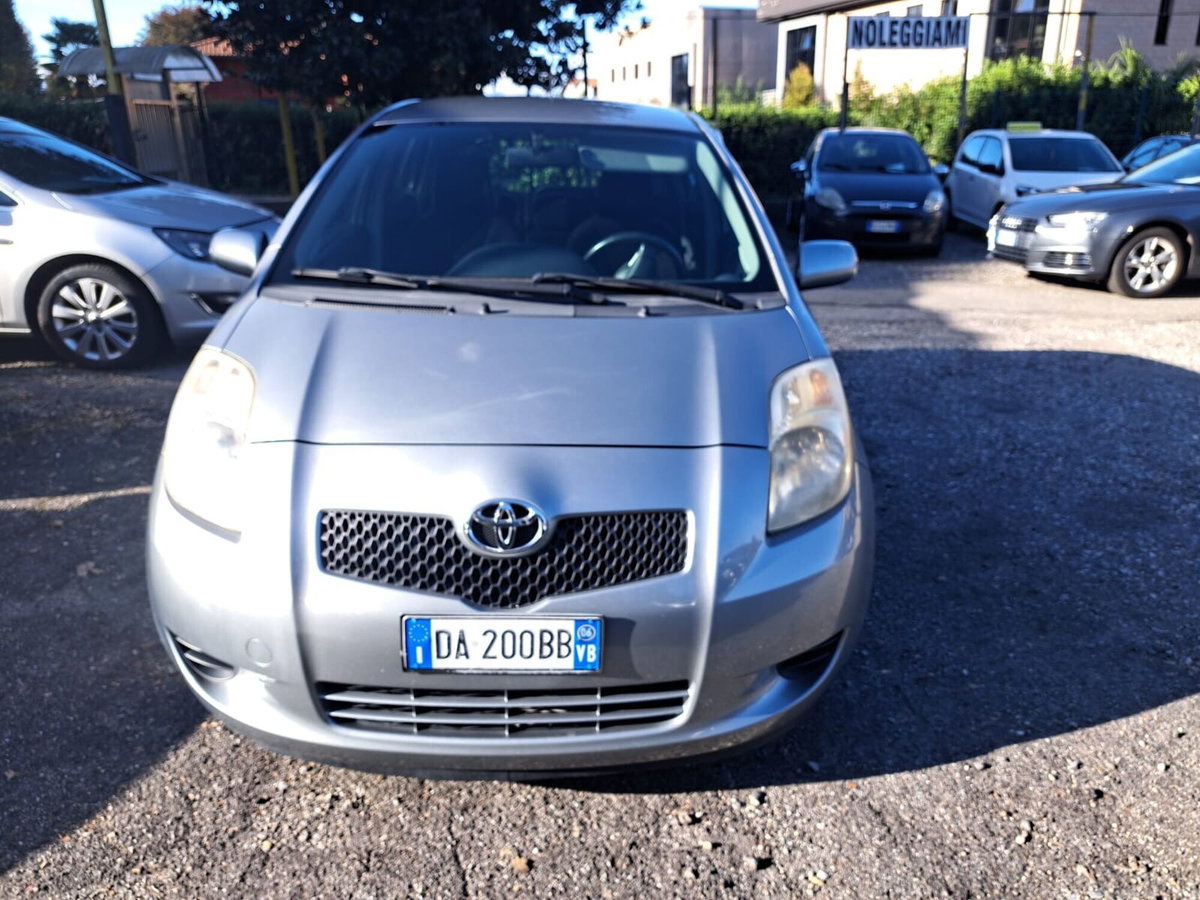 Toyota Yaris 1.3 5 porte Sol (4)