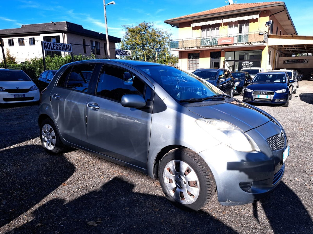 Toyota Yaris 1.3 5 porte Sol (6)