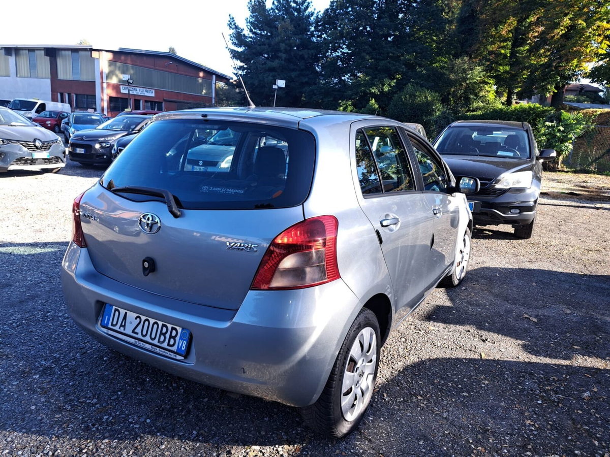 Toyota Yaris 1.3 5 porte Sol (7)
