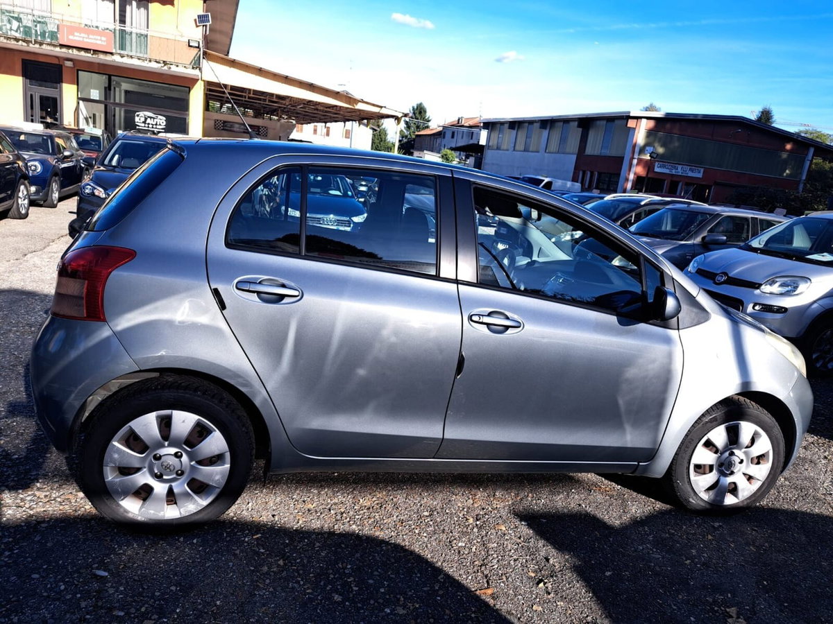 Toyota Yaris 1.3 5 porte Sol (9)
