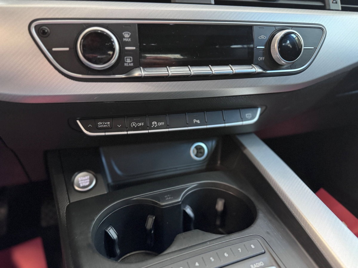 Audi A4 Avant 2.0 TDI 190 CV ultra S tronic Sport (8)