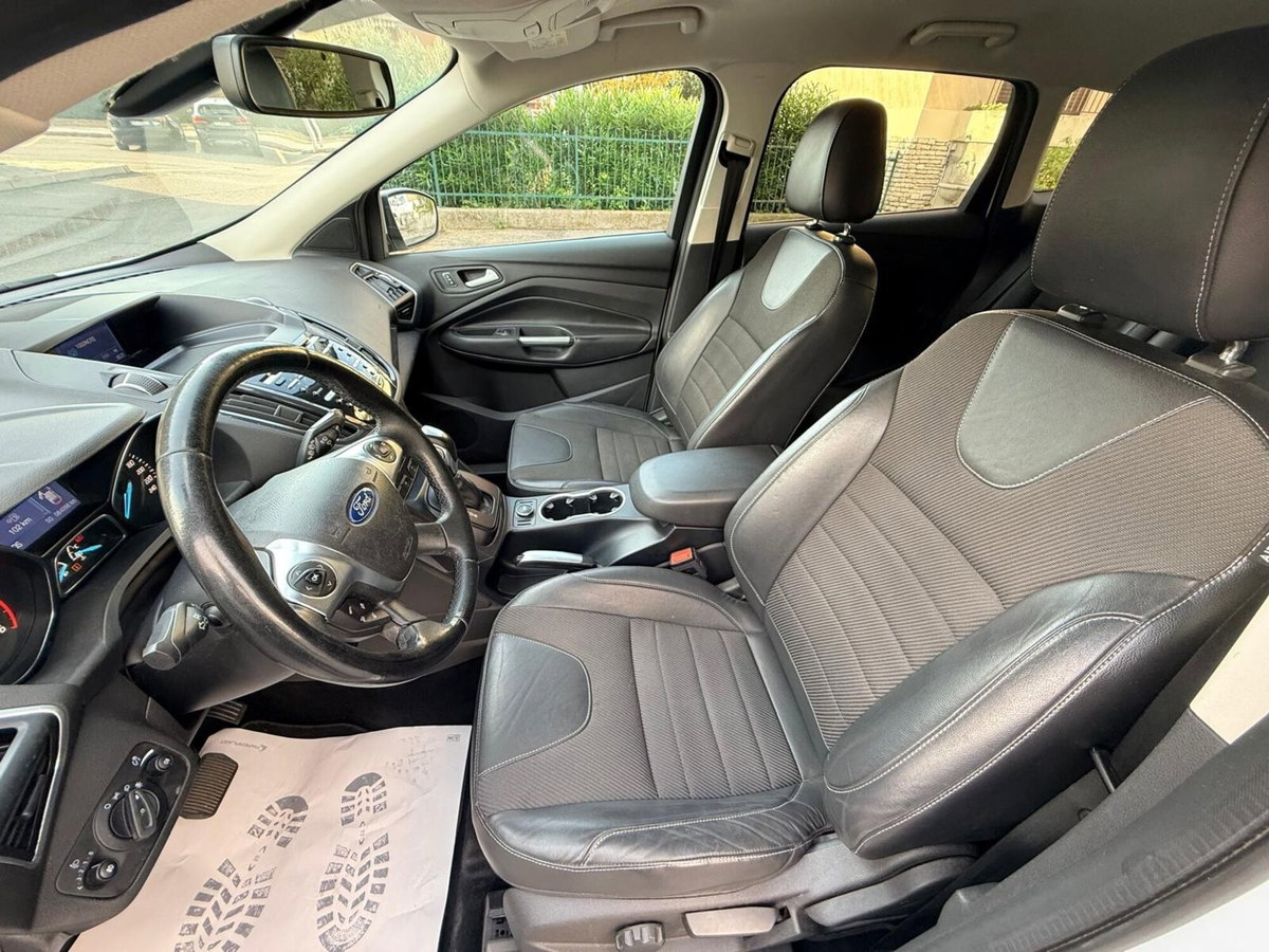 Ford Kuga 2.0 TDCI 150 CV S&S 4WD Titanium X (9)