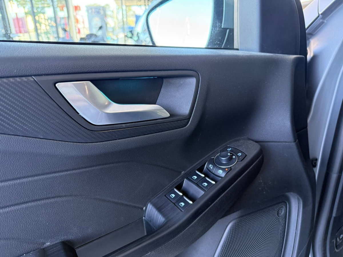 Ford Kuga 1.5 EcoBoost 150 CV 2WD ST-Line (12)
