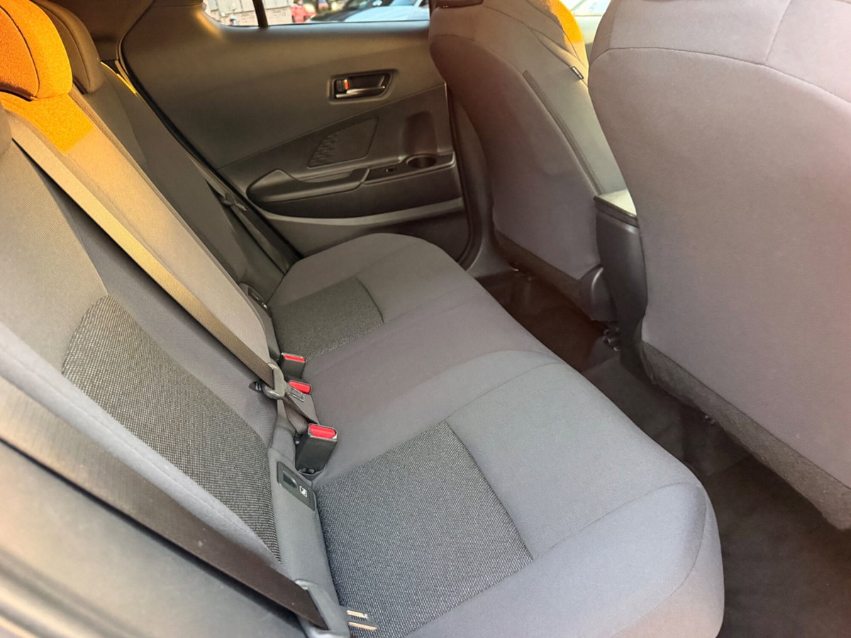 Toyota Toyota C-HR 1.8 hv Lounge fwd e-cvt (12)