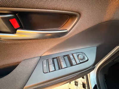 Toyota Toyota C-HR 1.8 hv Lounge fwd e-cvt (20)