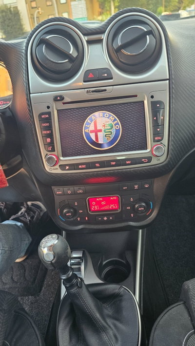 Alfa Romeo MiTo 1.6 JTDm 16V Distinctive Sport Pack (6)