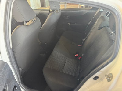 Toyota Yaris 1.0 5 porte Active (4)