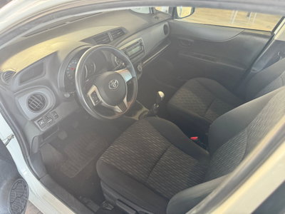 Toyota Yaris 1.0 5 porte Active (6)