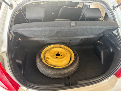 Toyota Yaris 1.0 5 porte Active (7)