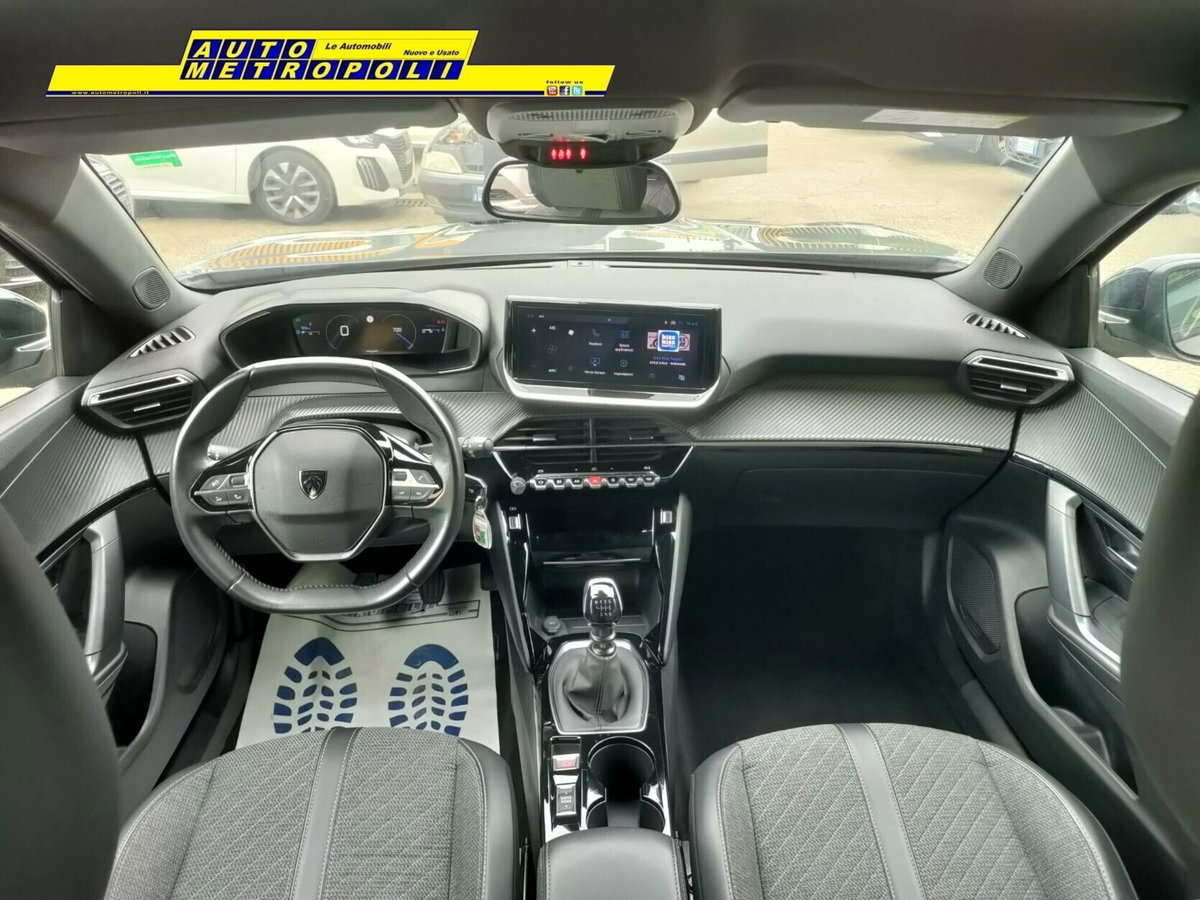 Peugeot 2008 1.2 turbo Allure 100cv (11)