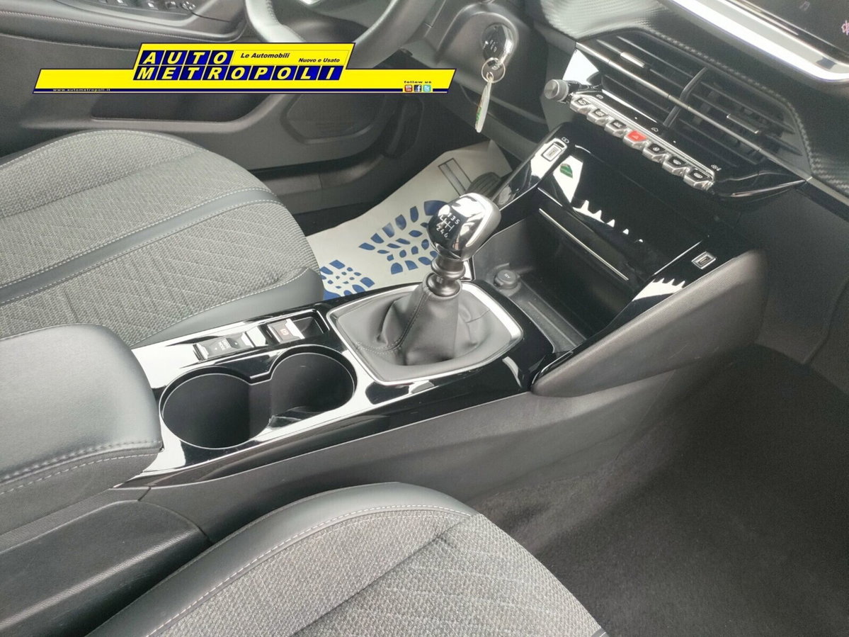 Peugeot 2008 1.2 turbo Allure 100cv (16)