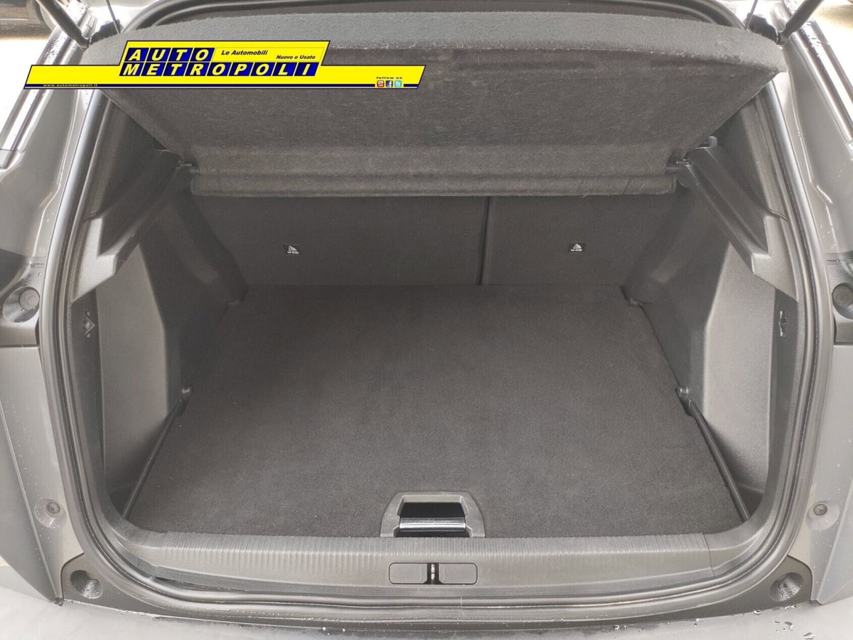 Peugeot 2008 1.2 turbo Allure 100cv (19)
