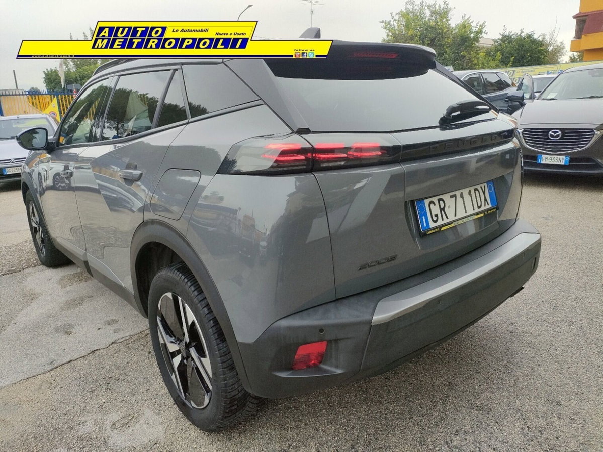 Peugeot 2008 1.2 turbo Allure 100cv (4)
