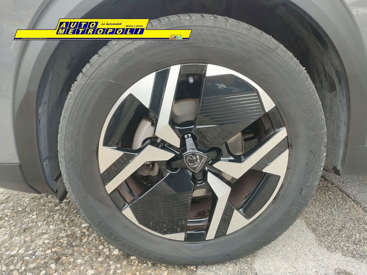 Peugeot 2008 1.2 turbo Allure 100cv (8)
