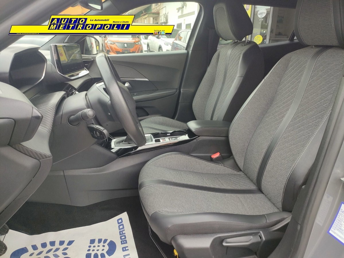 Peugeot 2008 1.2 turbo Allure 100cv (9)