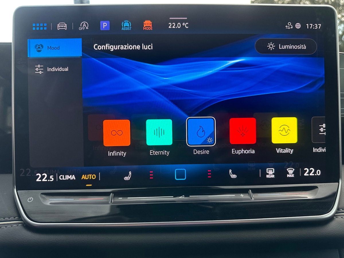 Volkswagen Tiguan 1.5 etsi Elegance 150cv dsg (15)