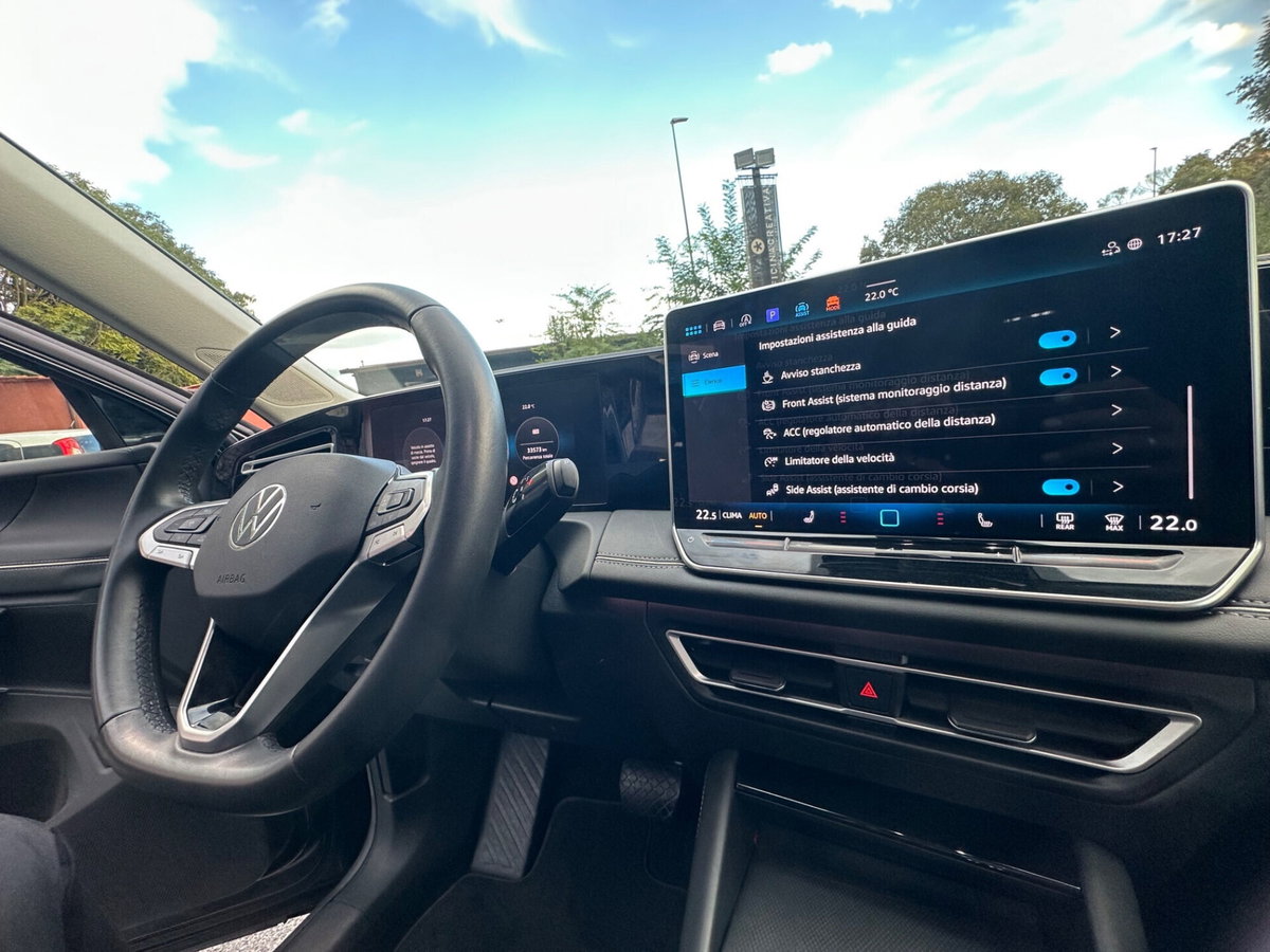 Volkswagen Tiguan 1.5 etsi Elegance 150cv dsg (9)
