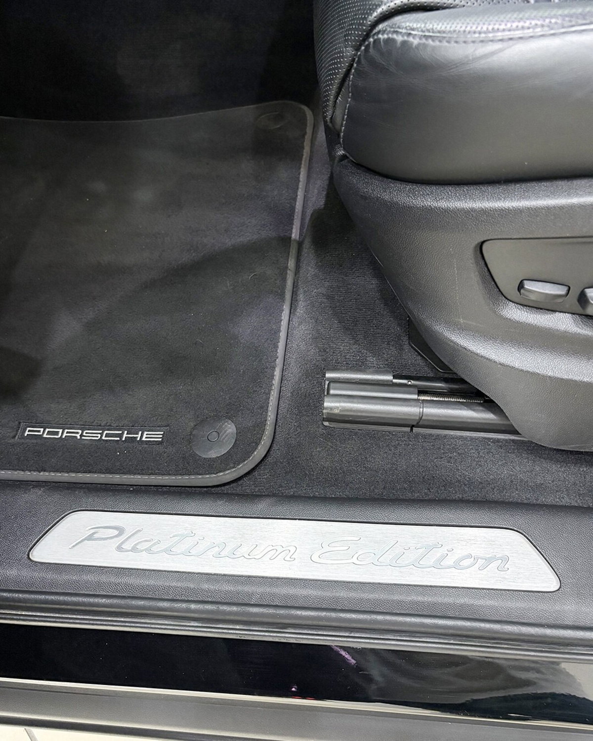 Porsche Cayenne 3.0 V6 Platinum Edition (12)