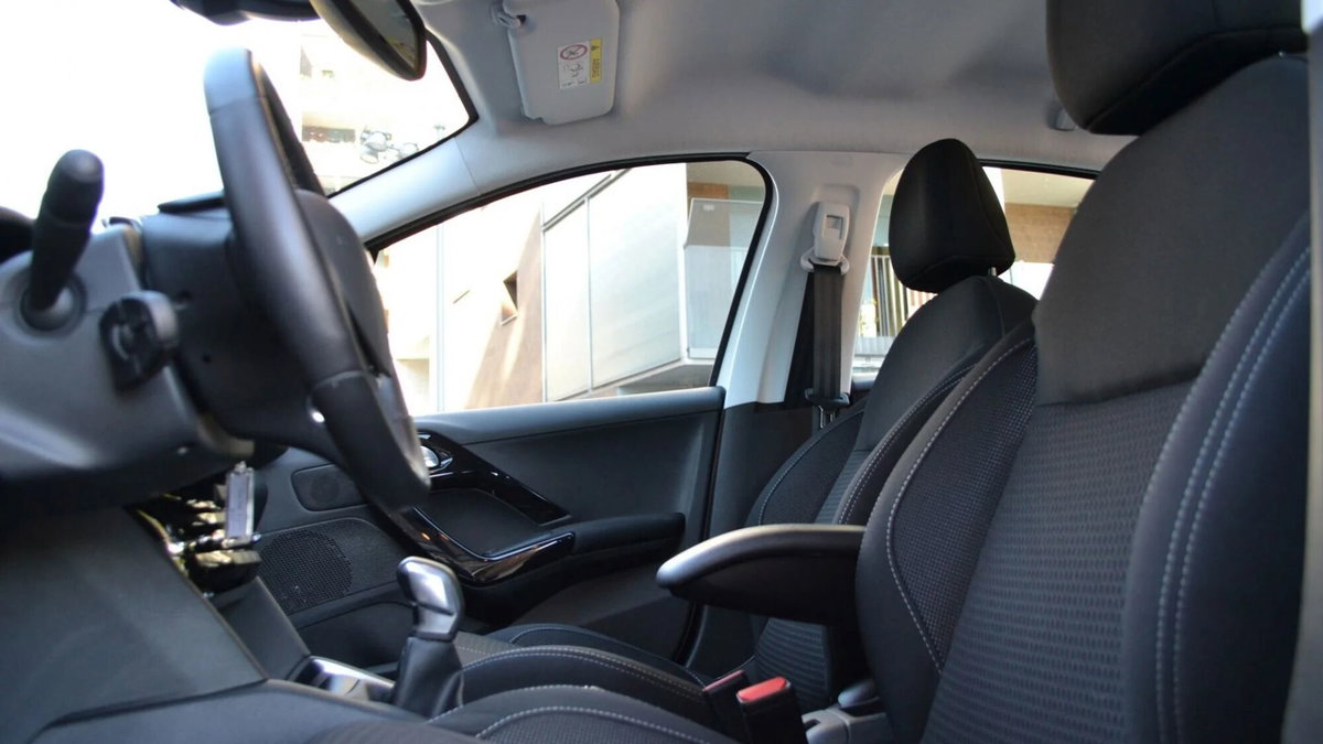 Peugeot 208 75 5 porte Allure (5)