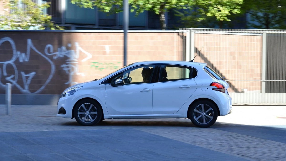 Peugeot 208 75 5 porte Allure (7)