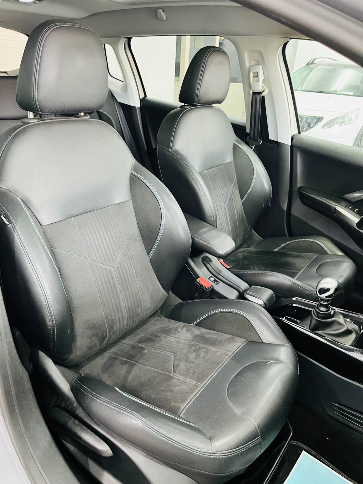 Peugeot 2008 120 S&S Crossway (14)
