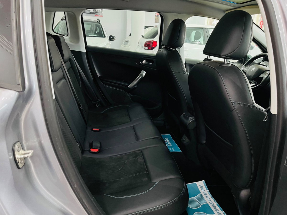 Peugeot 2008 120 S&S Crossway (15)