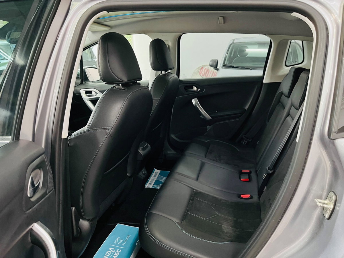 Peugeot 2008 120 S&S Crossway (16)