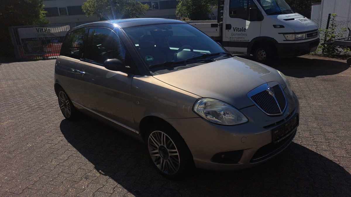 Lancia Ypsilon 1.4 Unyca Ecochic GPL (2)