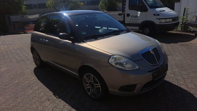 Lancia Ypsilon 1.4 Unyca Ecochic GPL (2)